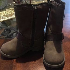 Todder carters boots size 6